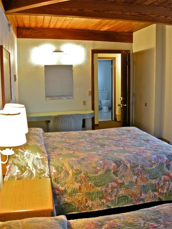 Azalea Lodge Gold Beach Extérieur photo